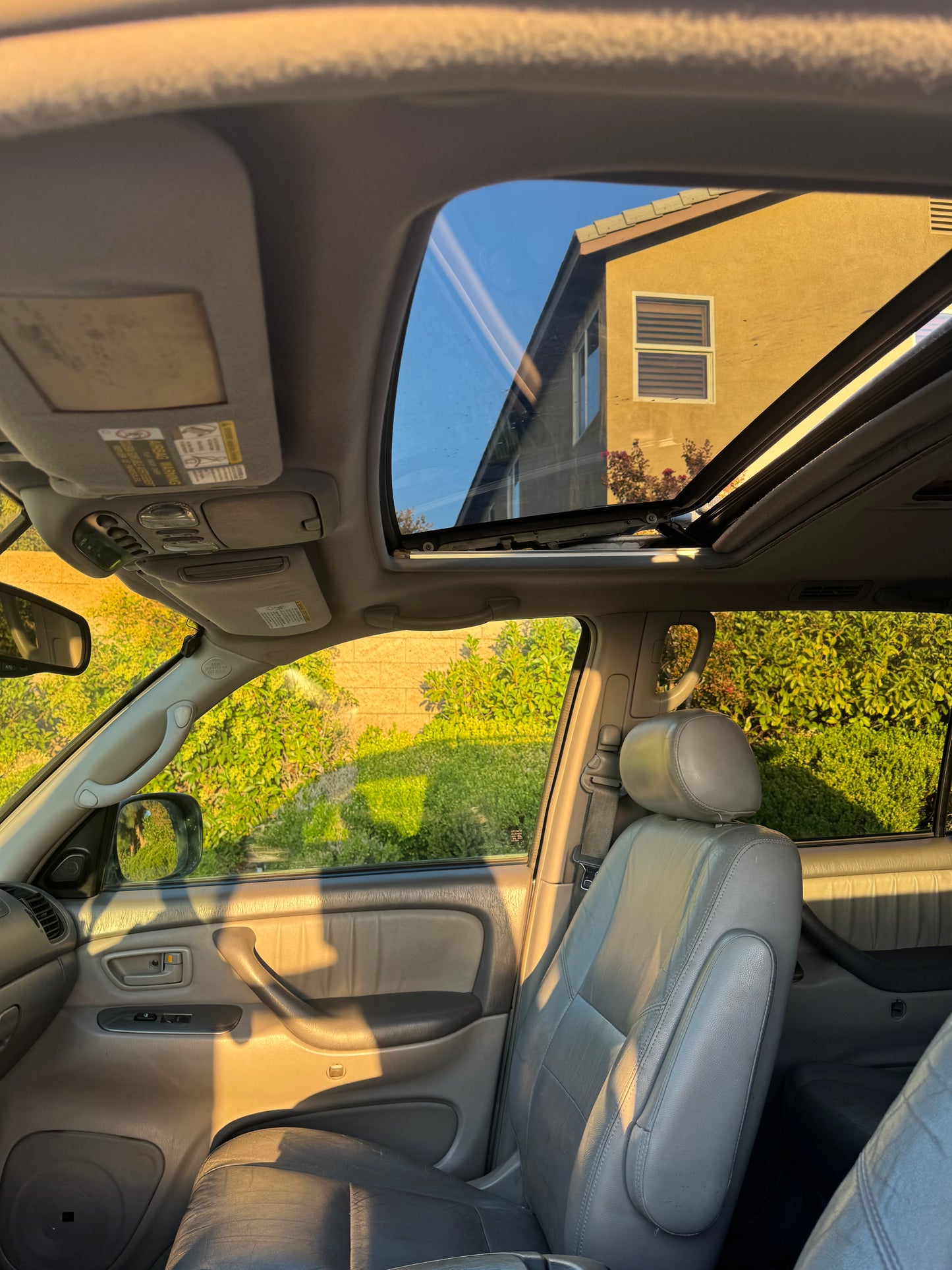 2004 TOYOTA SEQUOIA LIMITED